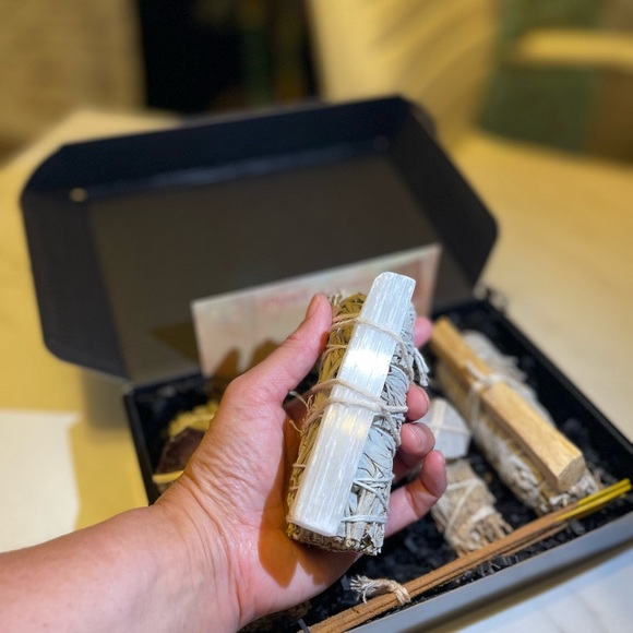 NWT Crystal-Infused Sage Smudge Sticks Gift Box Set - Picture 6 of 7